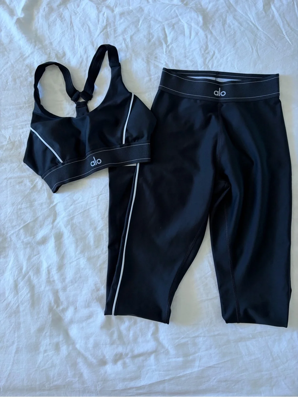 ALO Yoga Black Performance airlift Sports Bra (S) & Legging (M) Set